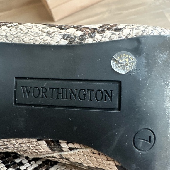 NWOT Worthington Faux Snakeskin low Booties - Picture 7 of 7